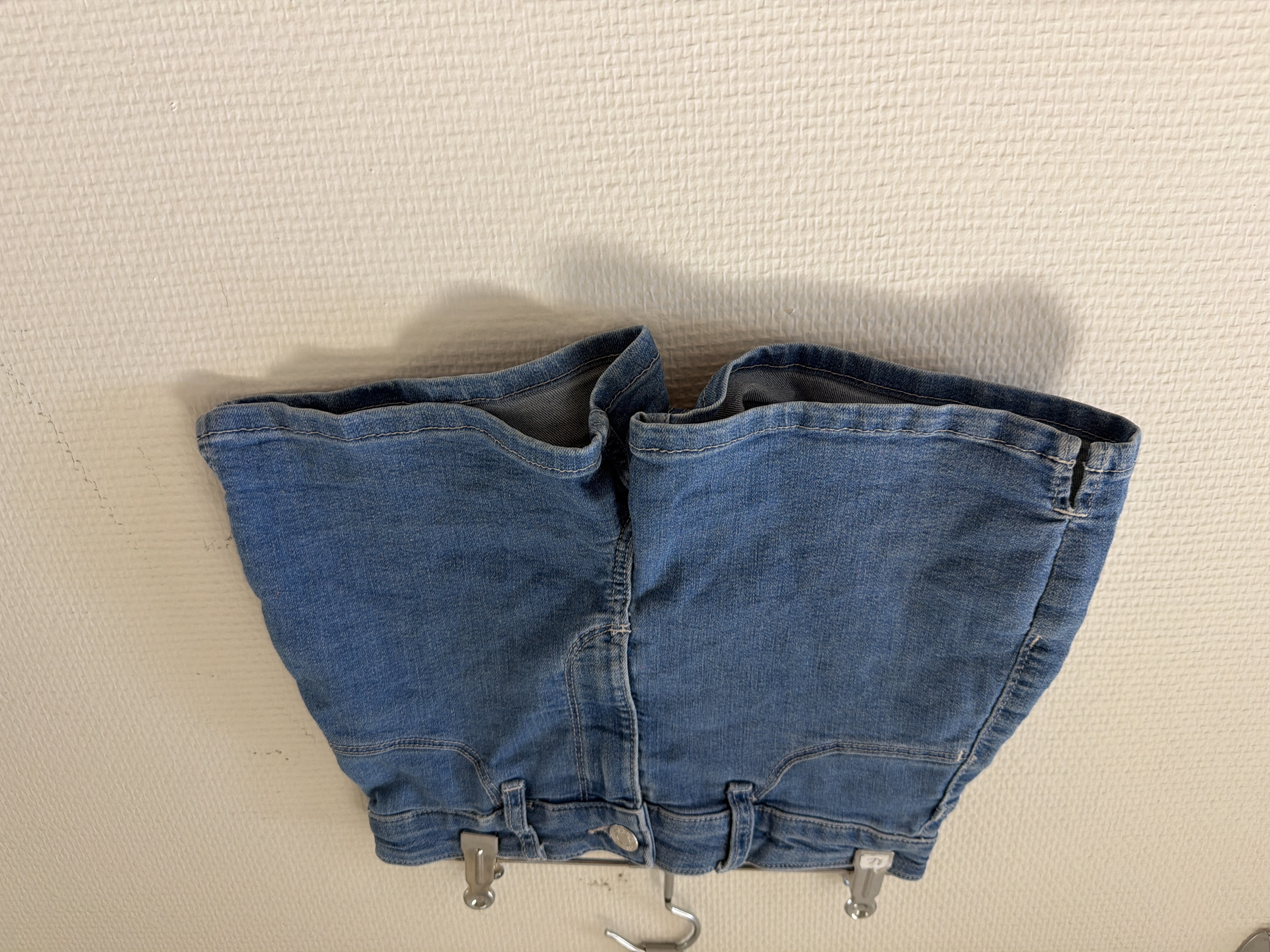 Short Short jeans marque H&Smile très bon état âge 9 à 10ans