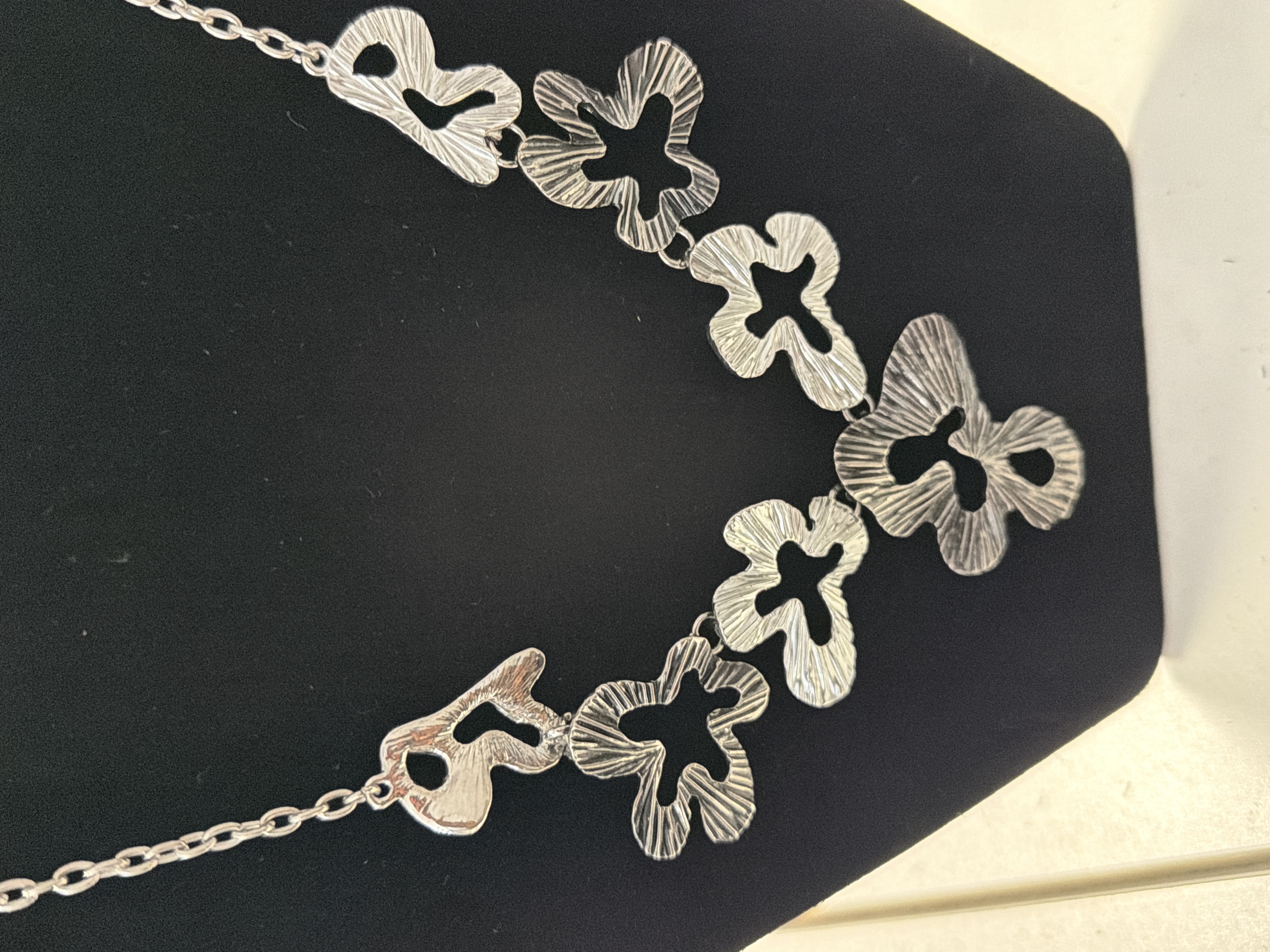 Collier fantaisie neuf avec étiquette