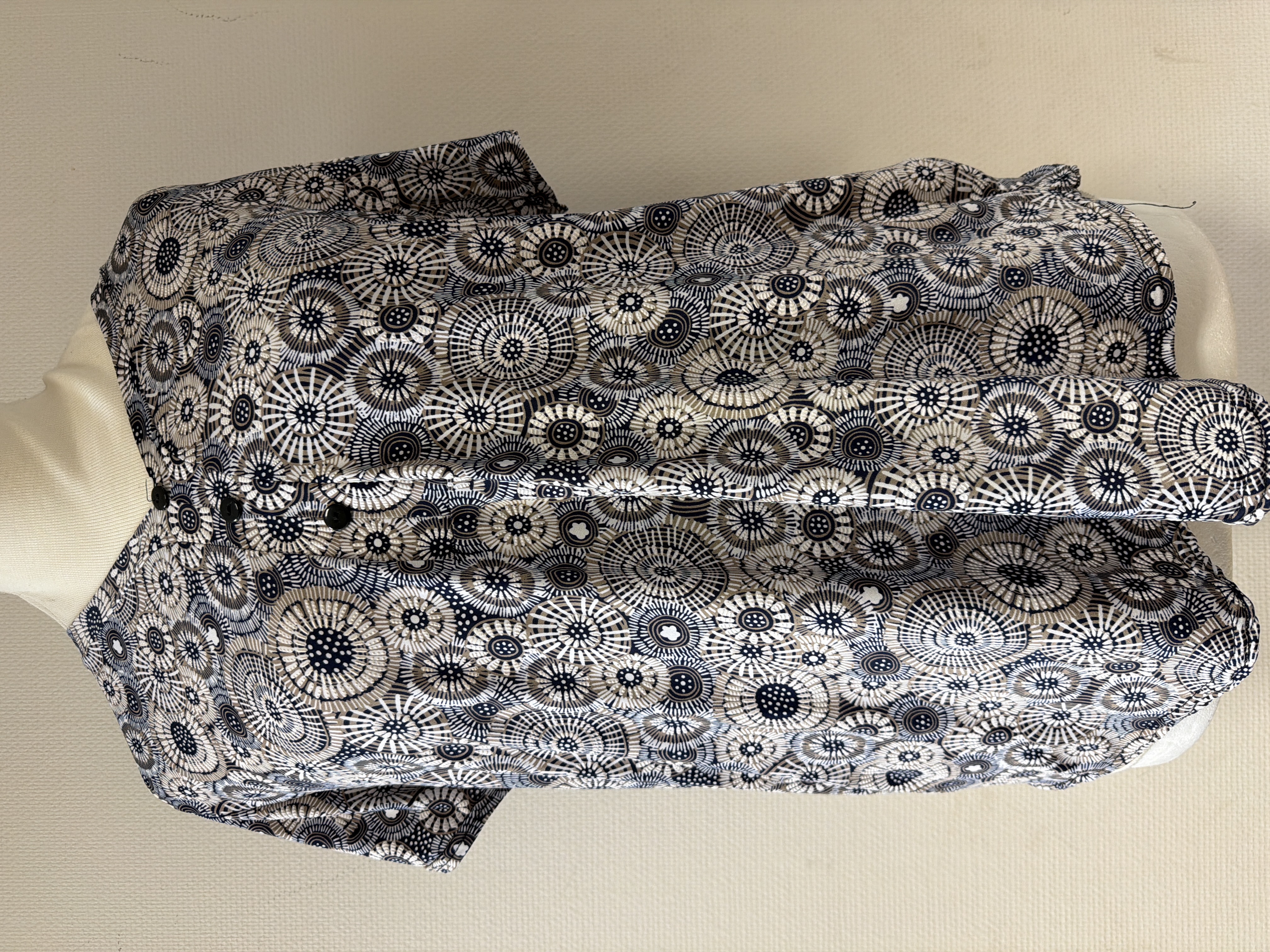 Haut 94% Polyester et 6% ELasthane Made in France neuf sans étiquette