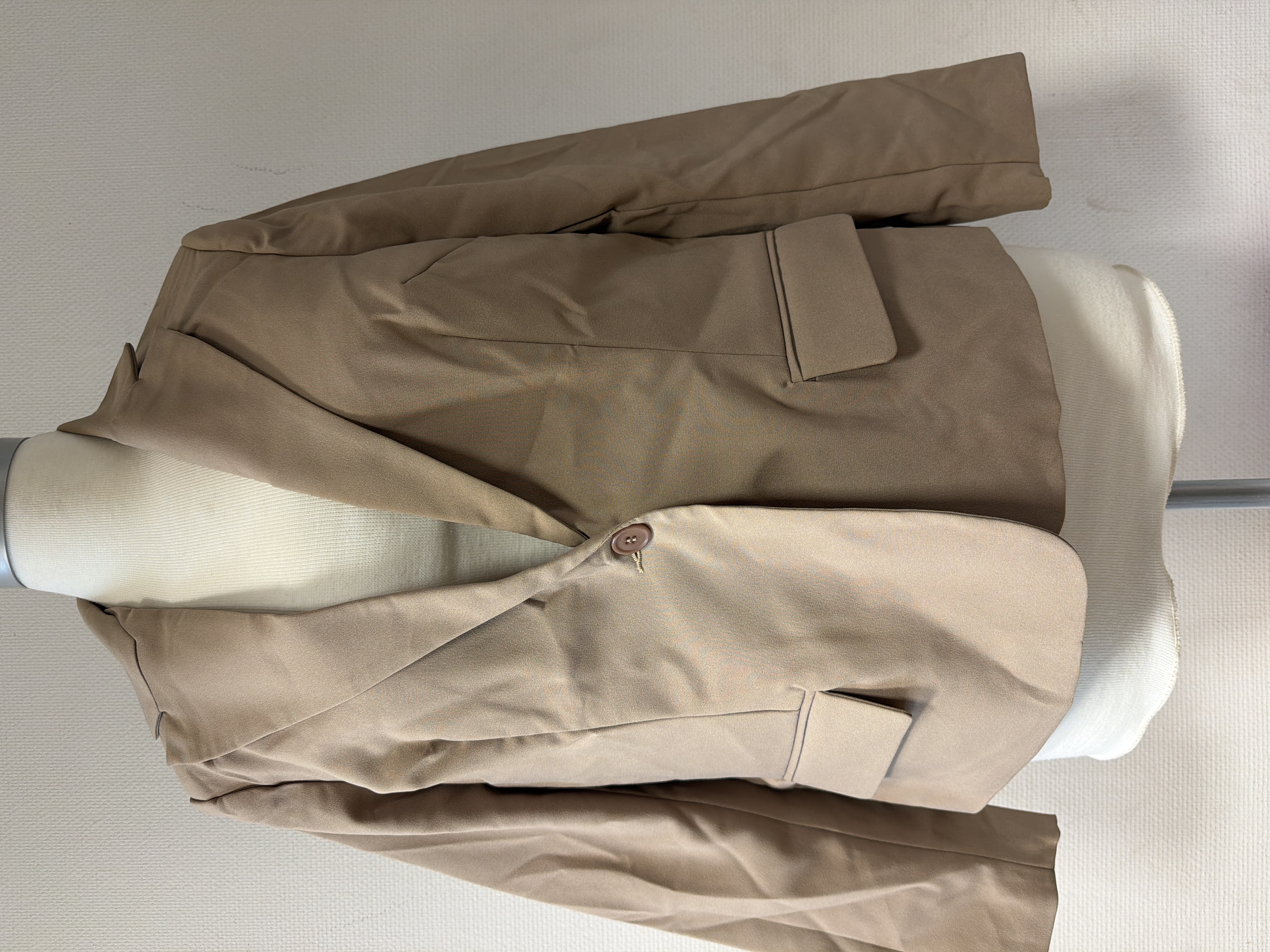 Veste R taille 48 neuf sans étiquette
