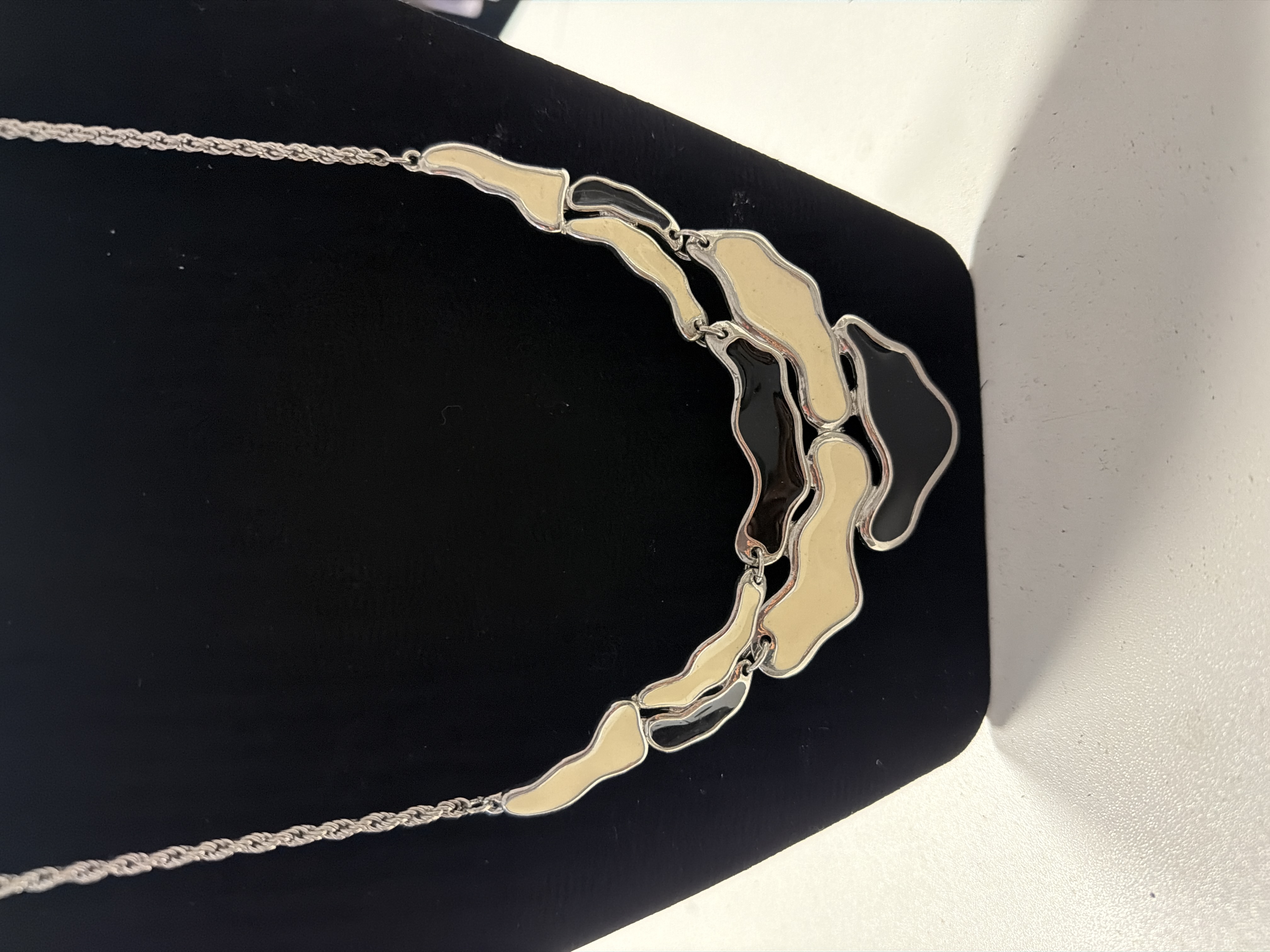 Collier fantaisie neuf sans étiquette