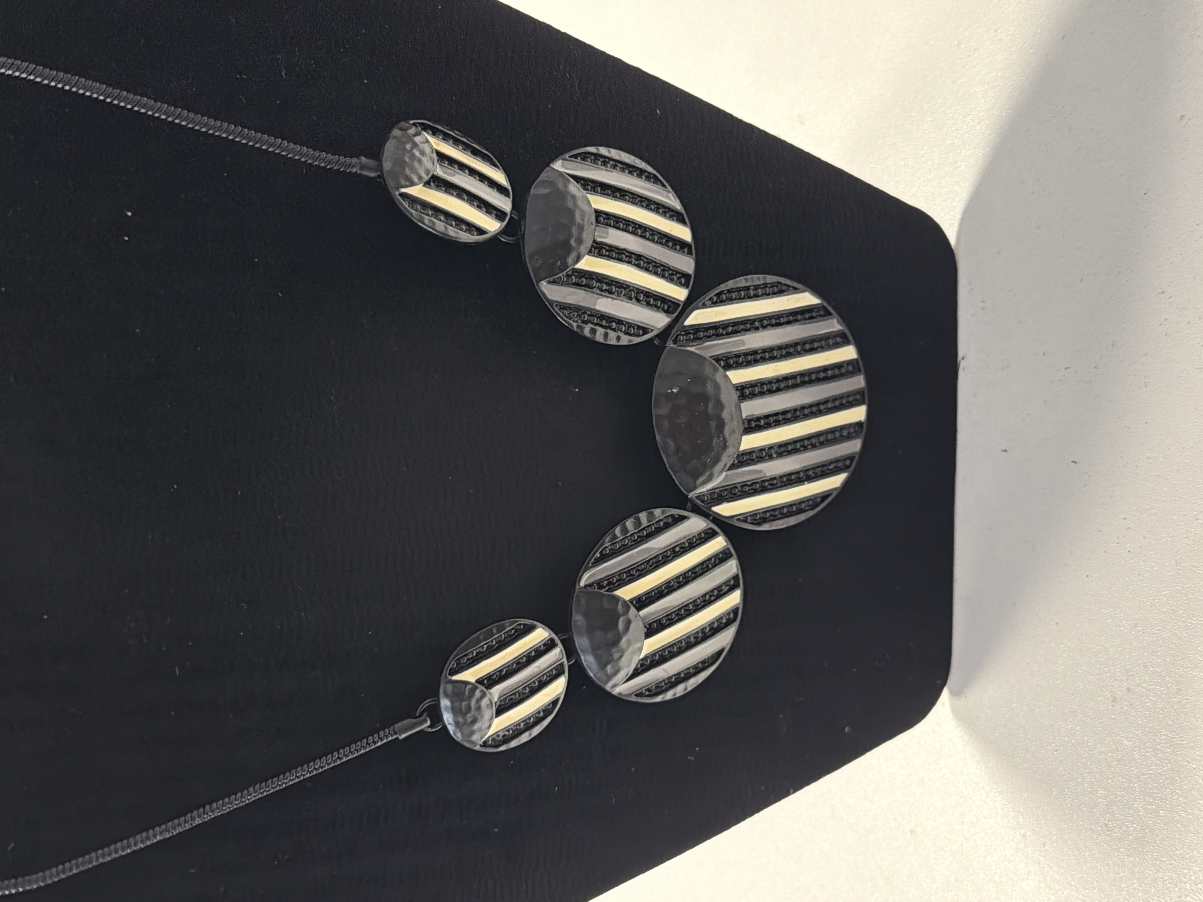 Collier fantaisie neuf avec étiquette