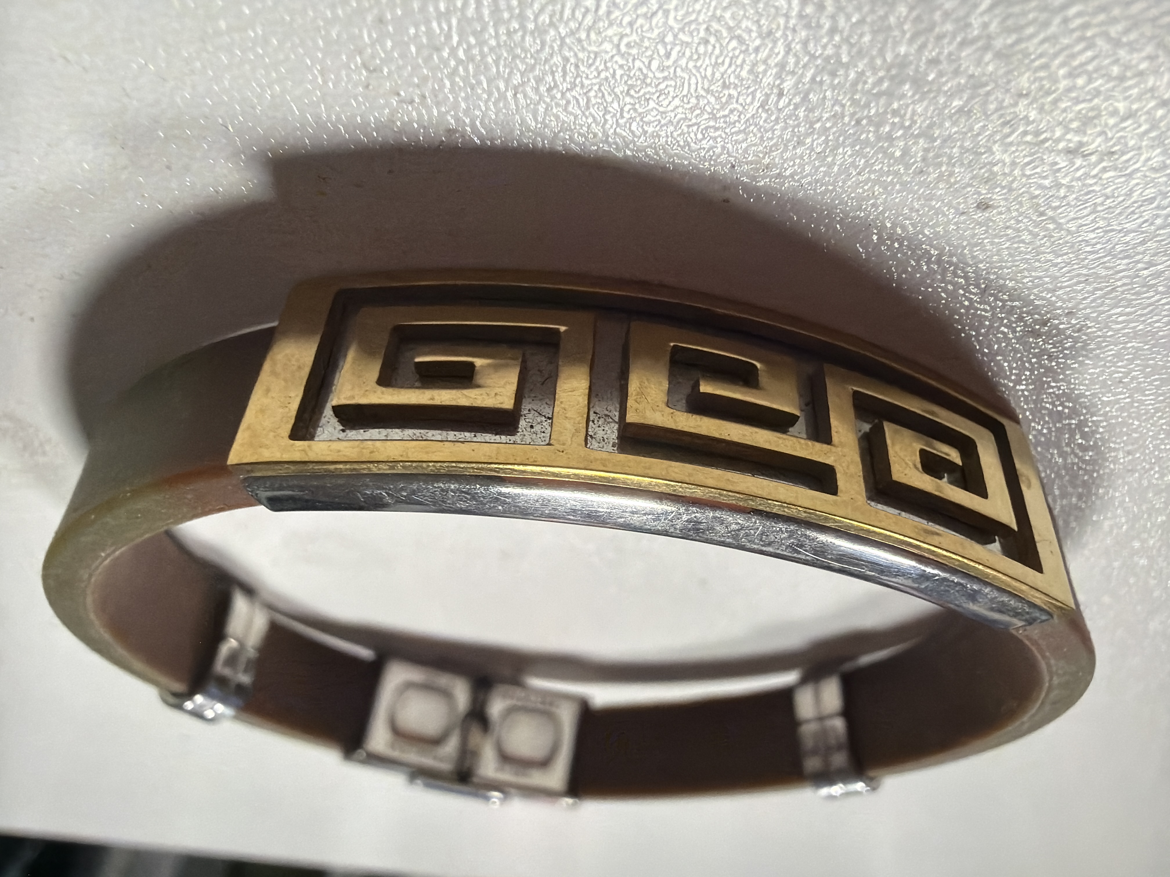 STAiNLESS STEEL