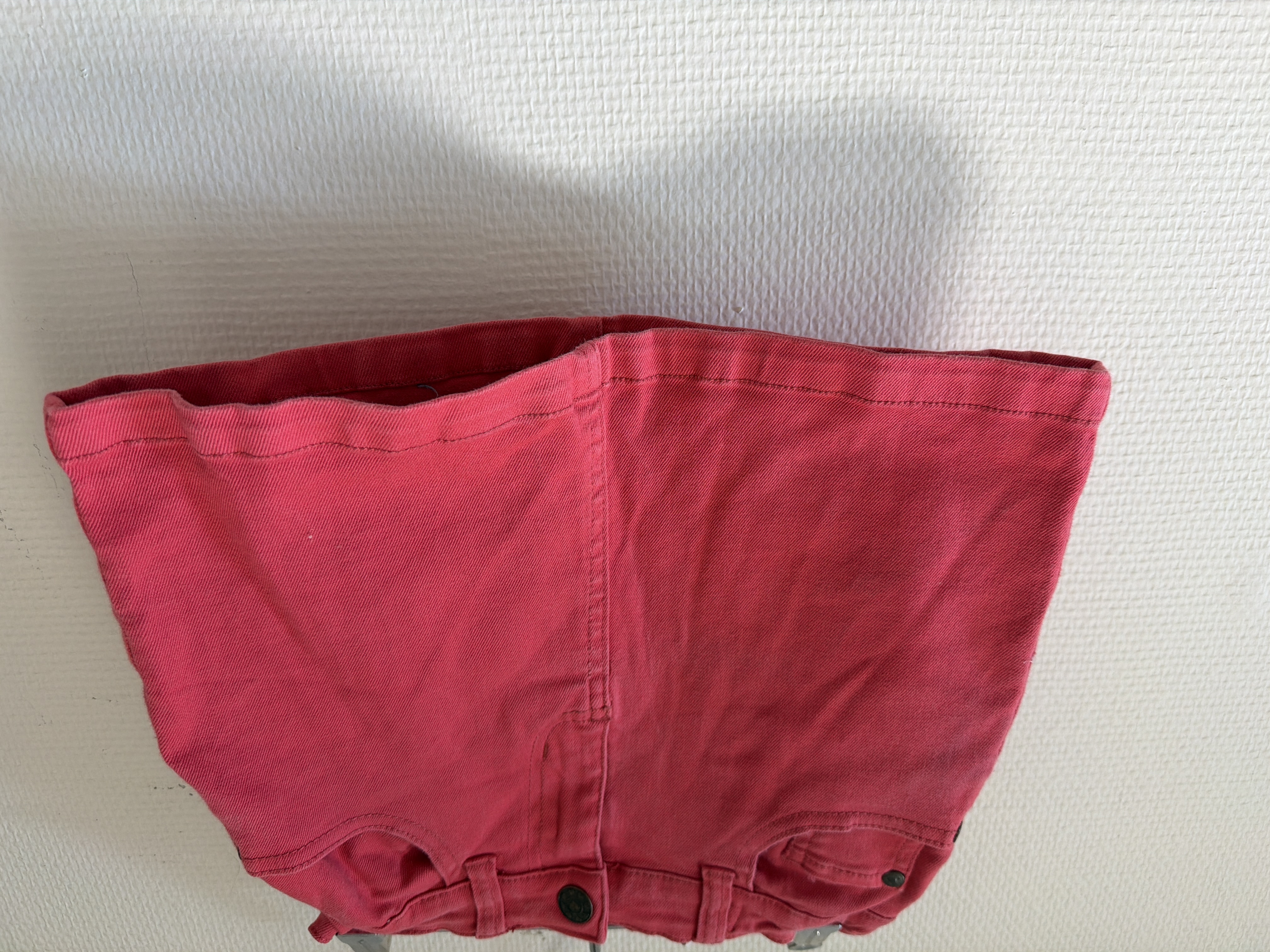 Robe jeans couleur rouge très bon état âge 8 ans