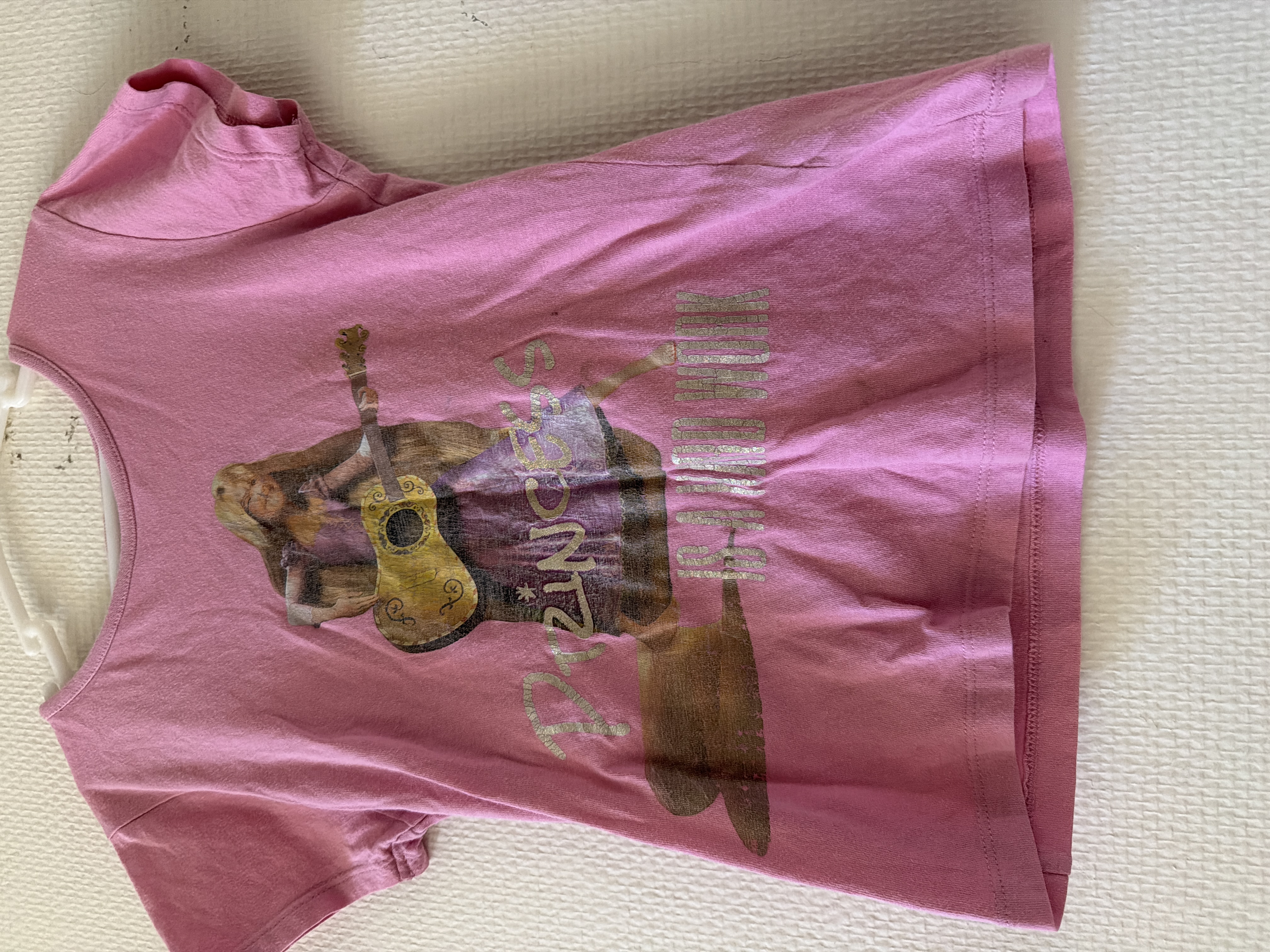 t. Shirt Disney âge 6 ans bon état