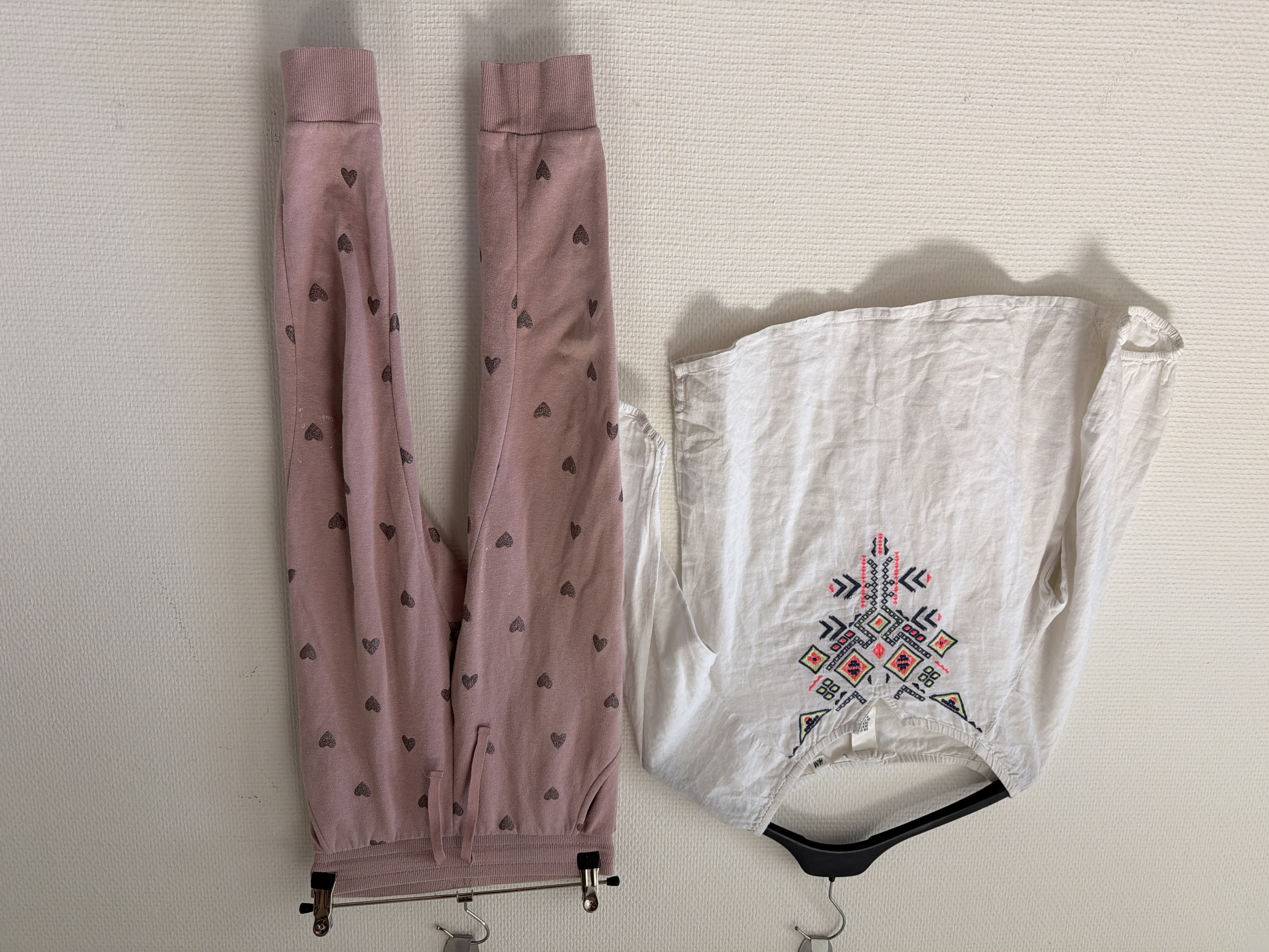 Haut marque H&wlh et pantalon jogging bon état âge 6 à 7 ans