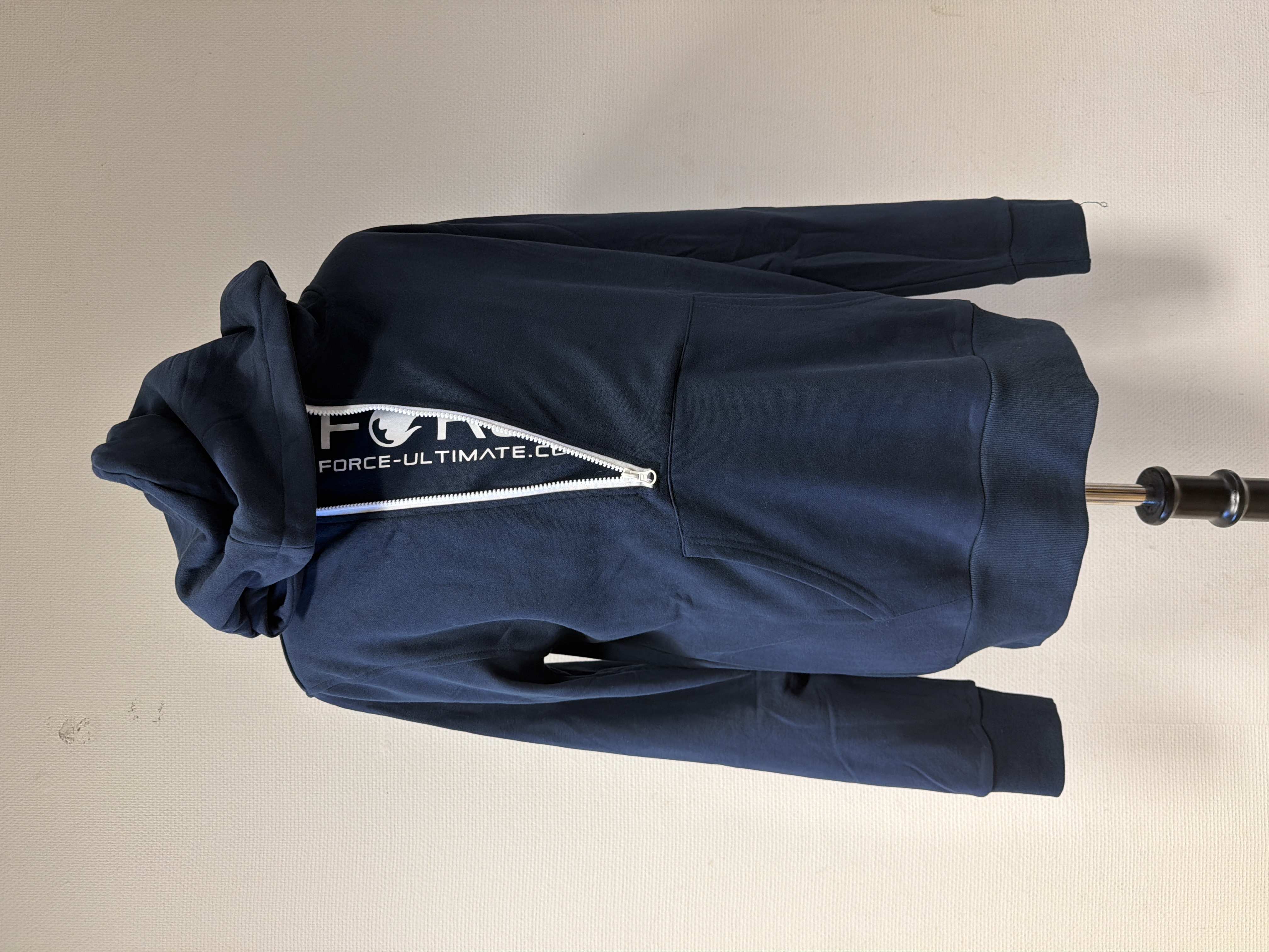 Sweat-shirt à capuche  Ultimate taille L neuf sans étiquette